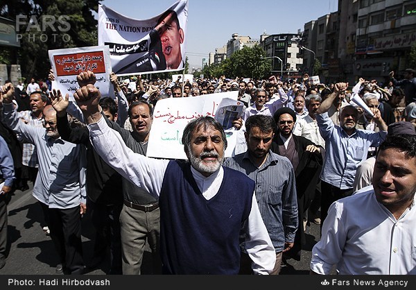 راهپیمایی دلواپسها بعد از نماز جمعه تهران (عکس) راهپیمایی دلواپسها بعد از نماز جمعه تهران (عکس)