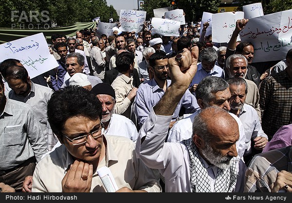 راهپیمایی دلواپسها بعد از نماز جمعه تهران (عکس) راهپیمایی دلواپسها بعد از نماز جمعه تهران (عکس)