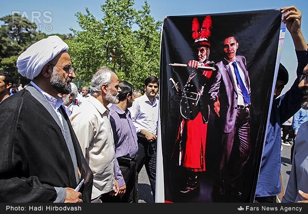 راهپیمایی دلواپسها بعد از نماز جمعه تهران (عکس) راهپیمایی دلواپسها بعد از نماز جمعه تهران (عکس)