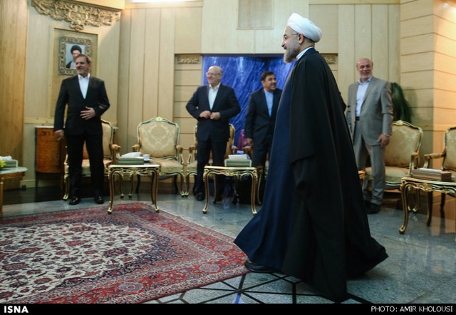 بدرقه روحانی برای سفر به چین (عکس)