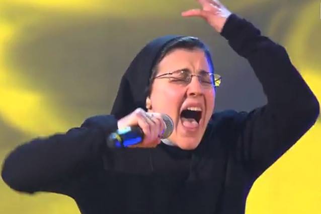 یک خواهر روحانی برنده جایزه استعدادهای خوانندگی ایتالیا شد (+عکس) یک خواهر روحانی برنده جایزه استعدادهای خوانندگی ایتالیا شد (+عکس)