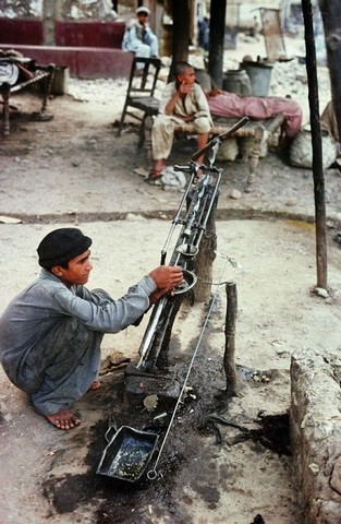 روستایی با شغل عجیب مردانش (عکس)