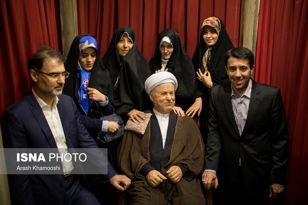(تصاویر) رونمایی ار مجسمه آیت الله هاشمی