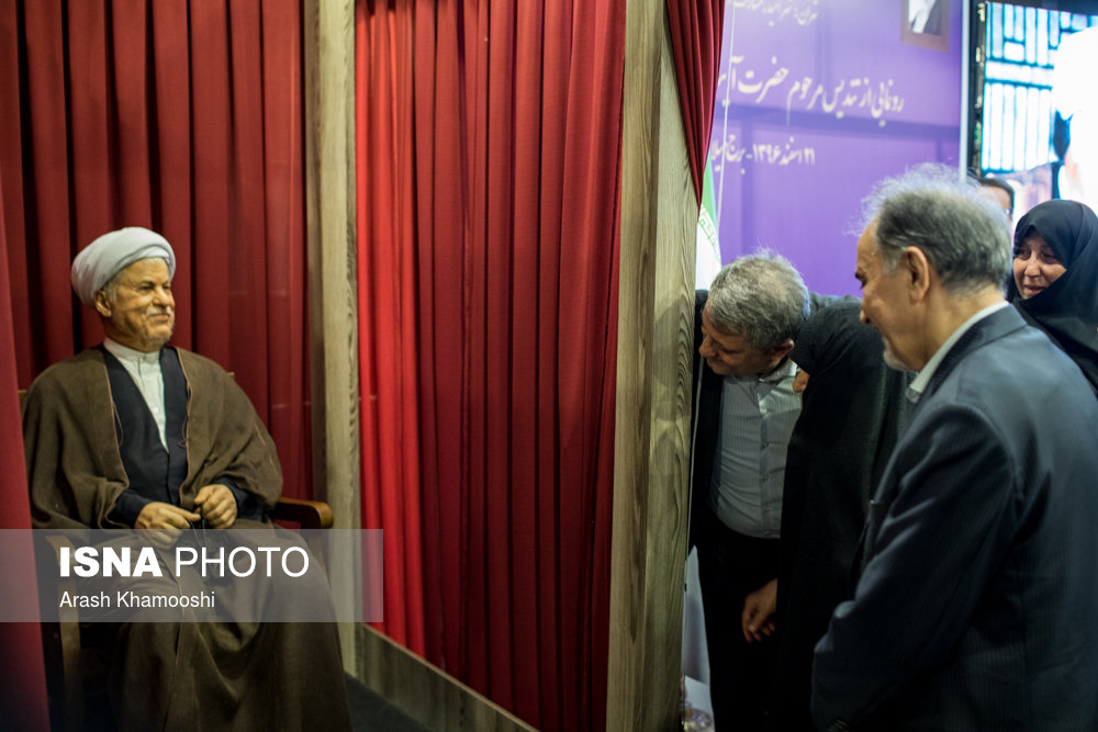 (تصاویر) رونمایی ار مجسمه آیت الله هاشمی