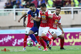 (تصاویر)-دیدارتیم های فوتبال استقلال خوزستان و پرسپولیس