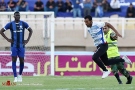 (تصاویر)-دیدارتیم های فوتبال استقلال خوزستان و پرسپولیس