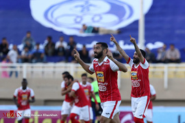 (تصاویر)-دیدارتیم های فوتبال استقلال خوزستان و پرسپولیس