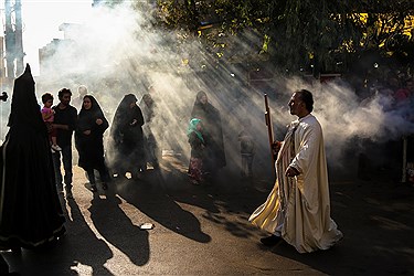 (تصاویر)-حرکت کاروان نمادین اسرای کربلا در قم