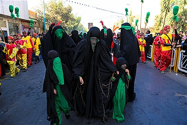 (تصاویر)-حرکت کاروان نمادین اسرای کربلا در قم