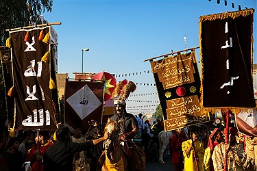 (تصاویر)-حرکت کاروان نمادین اسرای کربلا در قم