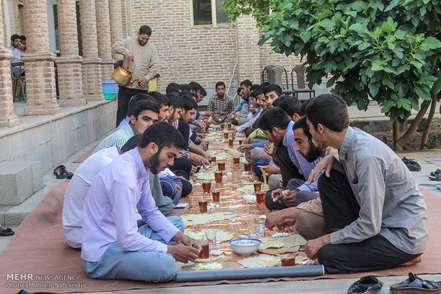 (تصاویر)-زندگی به سبک طلبه