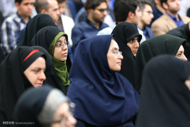 (تصاویر)-دیدار جمعی از استعدادهای برتر و نخبگان جوان کشور با رهبر انقلاب