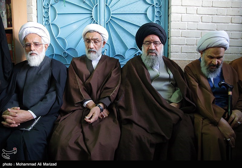 (تصاویر)-تشییع پیکر آیت الله حائری شیرازی در قم