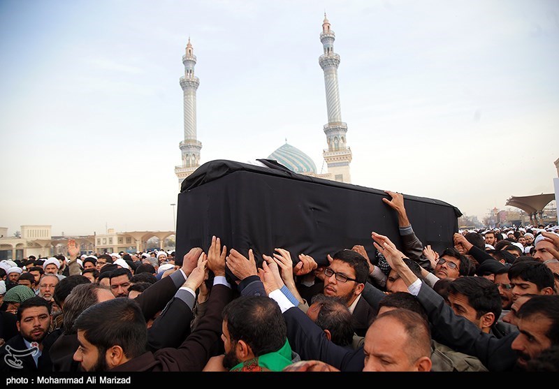 (تصاویر)-تشییع پیکر آیت الله حائری شیرازی در قم