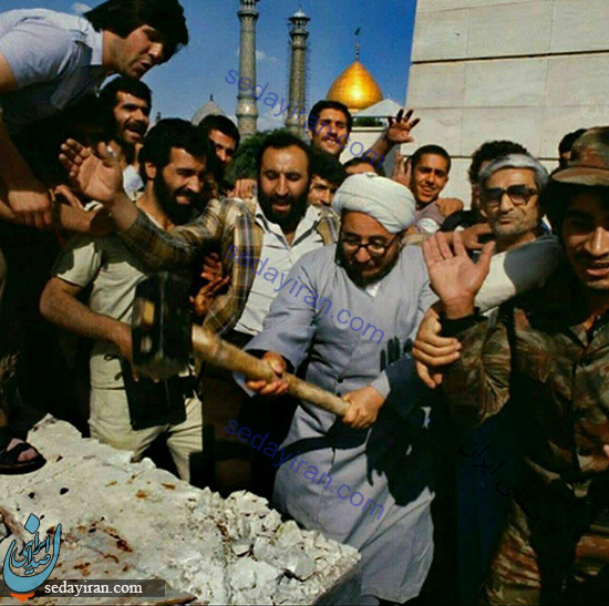 (تصویر) تخریب مقبره رضا شاه توسط خلخالی با پتک