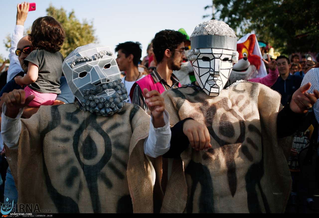 شادپیمایی عروسک ها در پارک آب و آتش