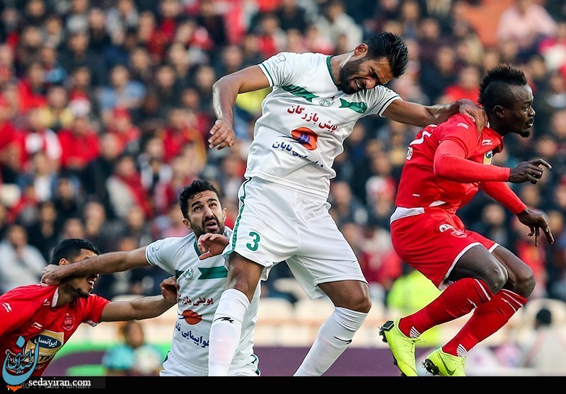(تصاویر) دیدار فوتبال تیم‌های پرسپولیس و ذوب آهن