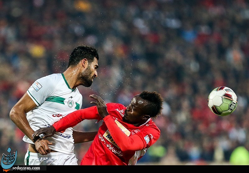 (تصاویر) دیدار فوتبال تیم‌های پرسپولیس و ذوب آهن