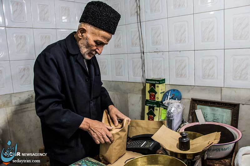 (تصاویر) رزق حلال پیرمرد چای فروش