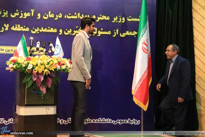 (تصاویر) نشست وزیر بهداشت با جمعی از مسئولین، خیرین و معتمدین منطقه لارستان