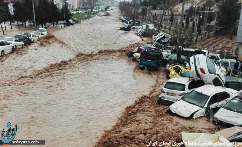 سیل شیراز ۲۰۰ خودرو را در دروازه قرآن با خود برد+ (تصاویر)