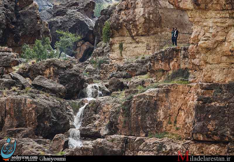 (تصاویر) حال و هوای بارانی آبشار اندیشه شهرستان لارستان