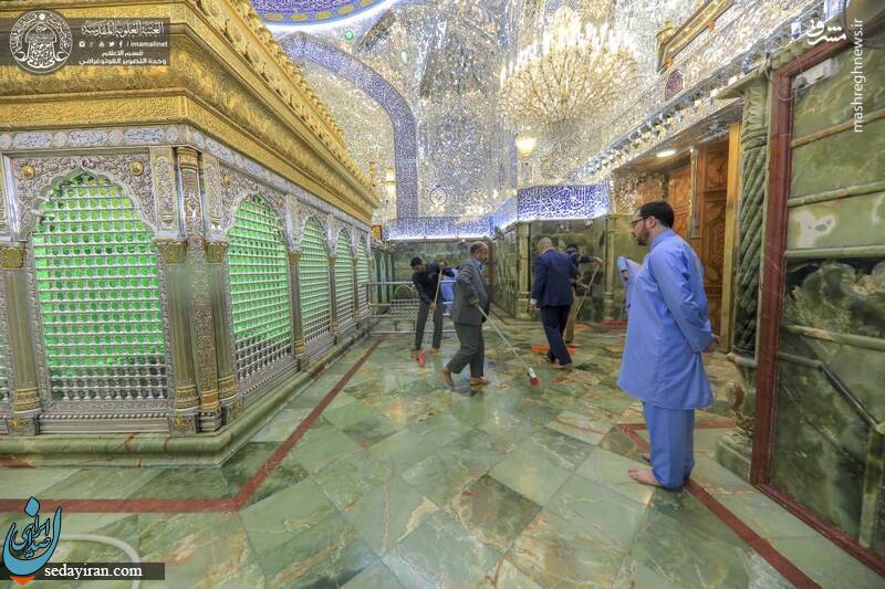 عکس/ غبارروبی ضریح حرم مطهر امام علی(ع)