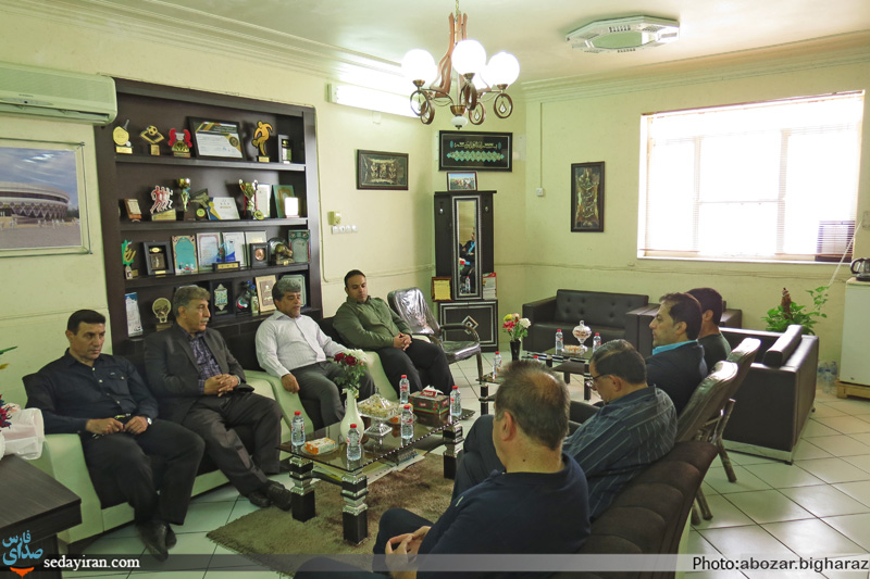 (تصاویر) دیدار رئیس هیئت فوتبال با رئیس اداره ورزش و جوانان شهرستان لارستان (تصاویر) دیدار رئیس هیئت فوتبال با رئیس اداره ورزش و جوانان شهرستان لارستان