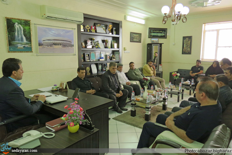 (تصاویر) دیدار رئیس هیئت فوتبال با رئیس اداره ورزش و جوانان شهرستان لارستان (تصاویر) دیدار رئیس هیئت فوتبال با رئیس اداره ورزش و جوانان شهرستان لارستان