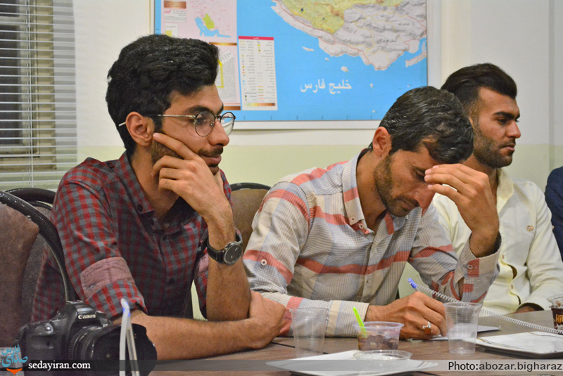 (تصاویر) نشست خبری رئیس کمیته امداد و تجلیل از اصحاب رسانه در شهرستان لارستان