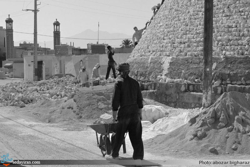 (تصاویر) بازسازی و تعمیر سقف برکه 