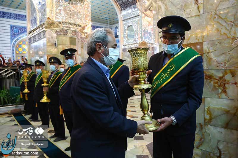 (تصاویر) گل آرایی ضریح مطهر حرم حضرت معصومه (س) (تصاویر) گل آرایی ضریح مطهر حرم حضرت معصومه (س)