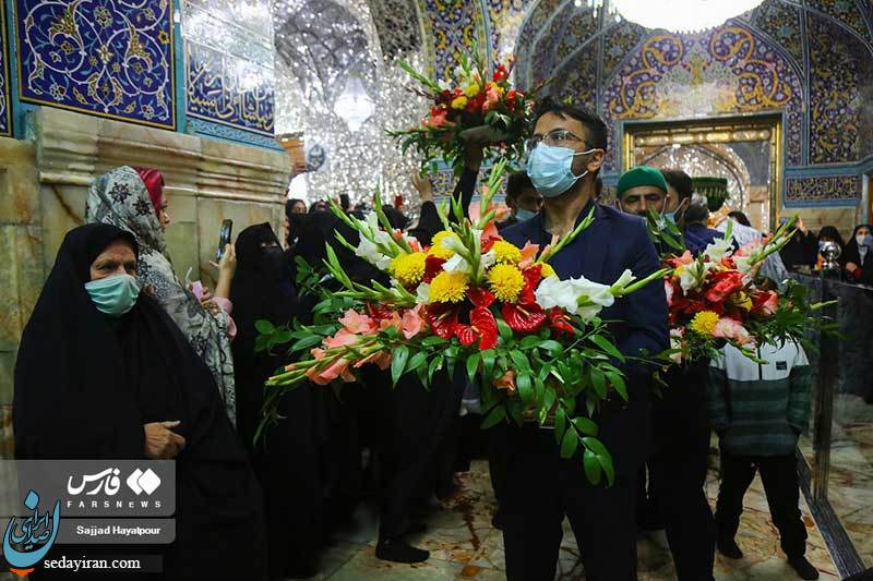 (تصاویر) گل آرایی ضریح مطهر حرم حضرت معصومه (س) (تصاویر) گل آرایی ضریح مطهر حرم حضرت معصومه (س)