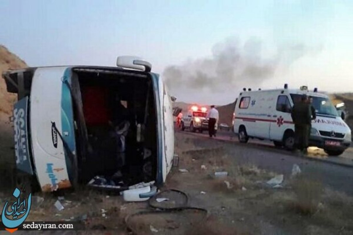 (تصاویر) واژگونی اتوبوس مسافربری بر اثر ریزش کوه در جاده سرچم شمار فوتی ها اعلام شد