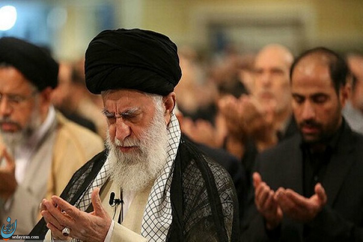 (تصاویر) رهبر معظم انقلاب بر پیکر عباس شیبانی اقامه نماز کردند