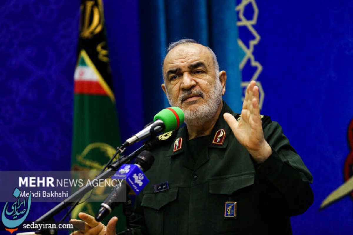 هشدار جدی فرمانده سپاه از سرنوشت سلمان رشدی عبرت بگیرید!
