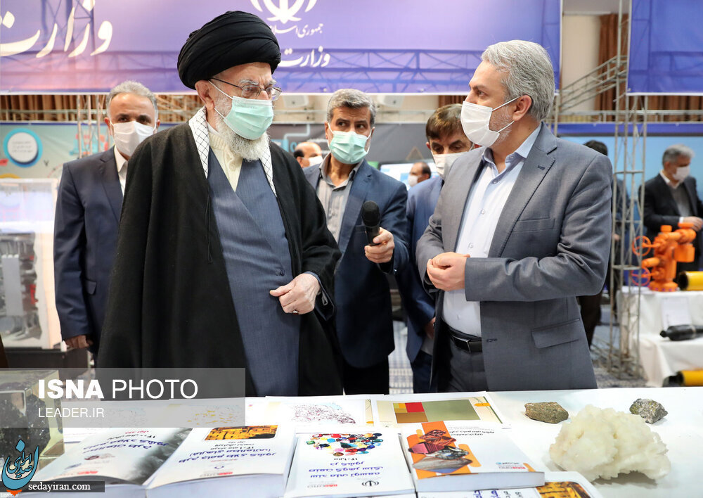 (تصاویر) بازدید رهبر انقلاب از نمایشگاه توانمندی‌های صنعتی