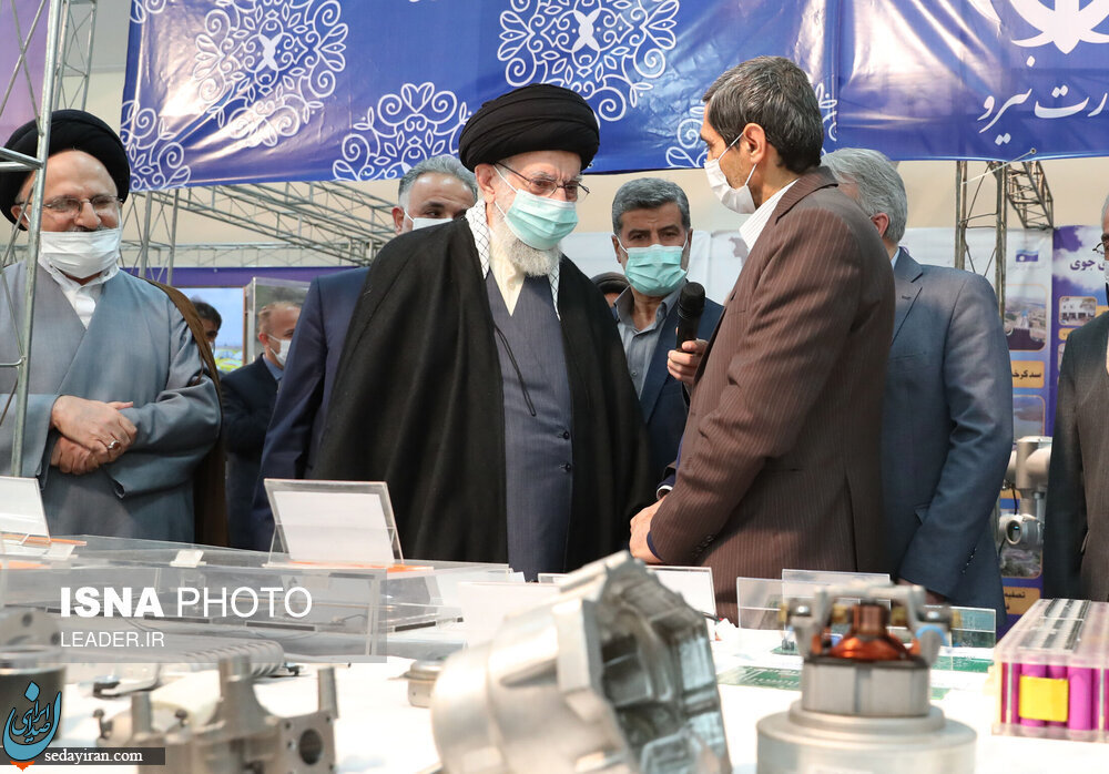 (تصاویر) بازدید رهبر انقلاب از نمایشگاه توانمندی‌های صنعتی