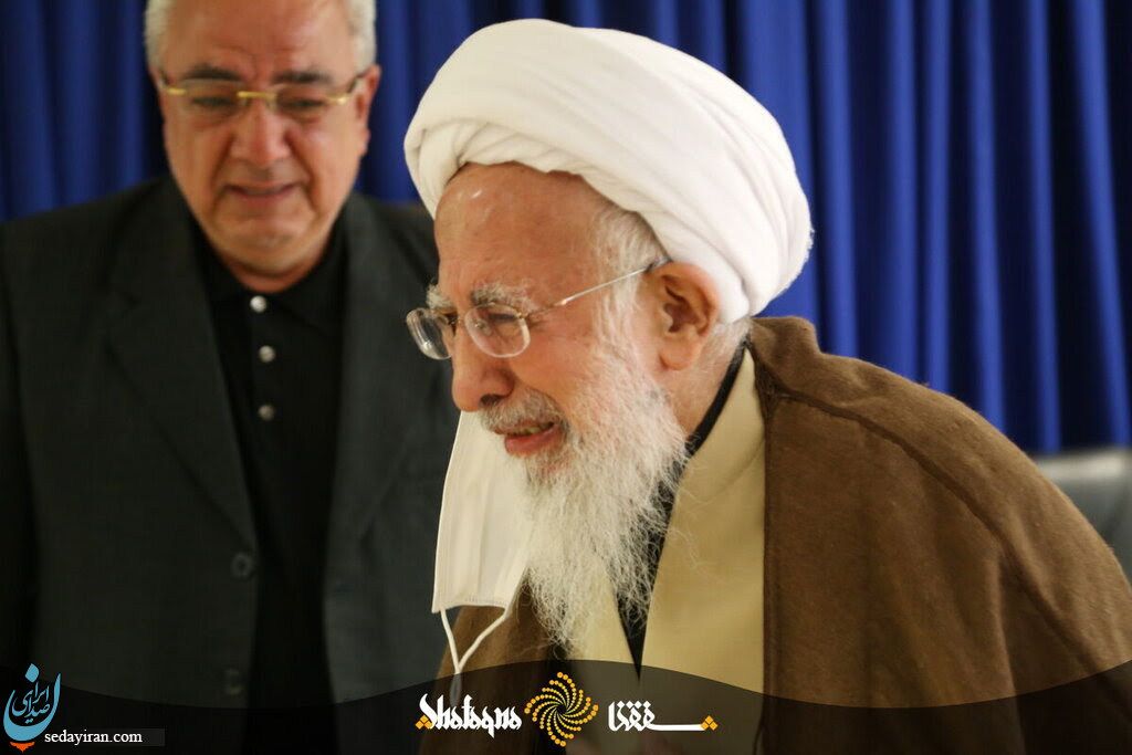 اشک های آیت الله جوادی آملی در فراق همسر