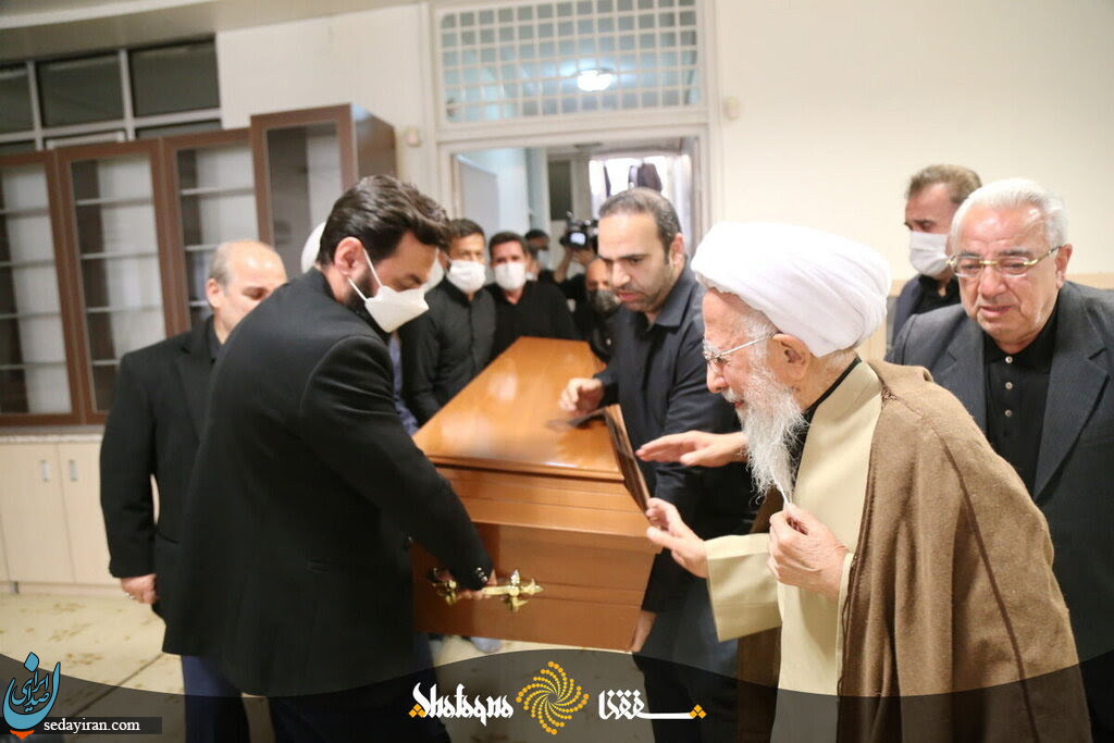 اشک های آیت الله جوادی آملی در فراق همسر