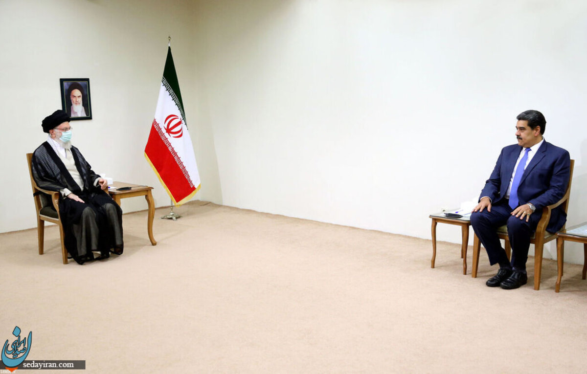 آیت الله خامنه ای: تنها راه علاج در مقابل فشارها ایستادگی و مقاومت است