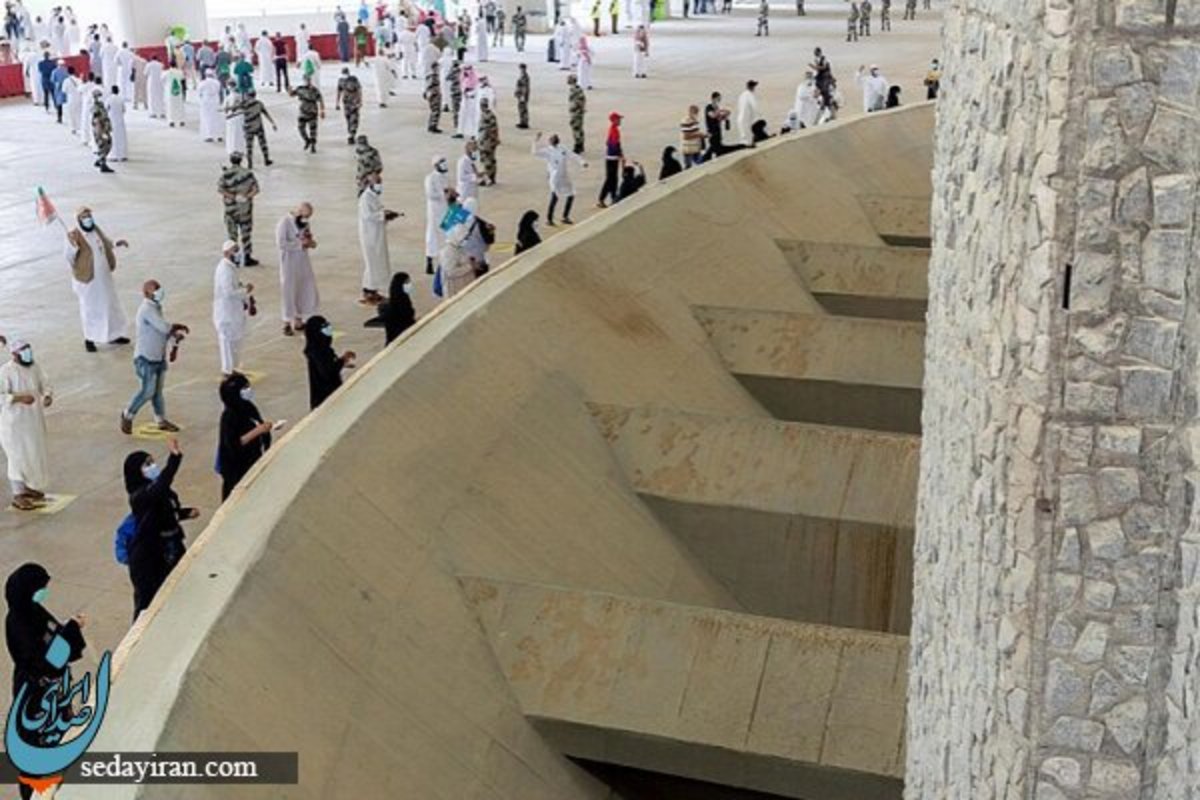 حجاج ۱۰۰۰ تن سنگ به سمت شیطان پرتاب کردند