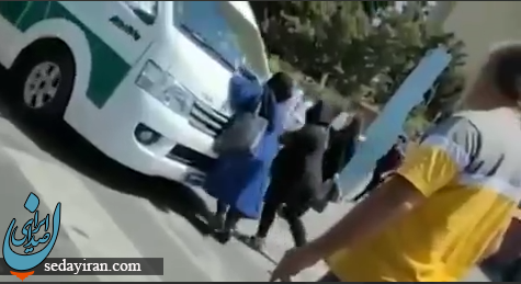 برخورد نادرست گشت ارشاد با مادر یک دختر / پلیس برخورد کرد!