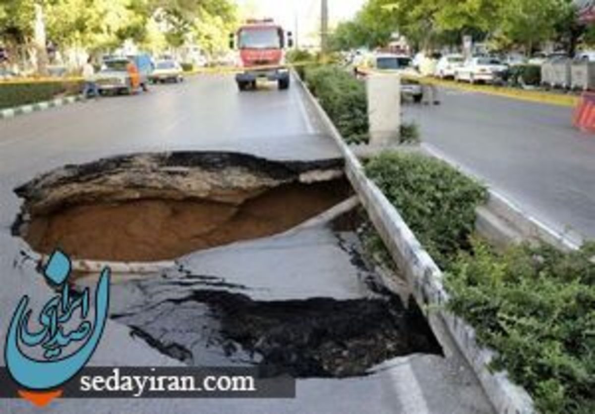 نشست زمین در خیابان سپاه تهران عکس