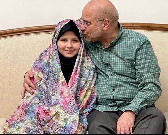 عکس جالب قالیباف در کنار نوهاش عکس جالب قالیباف در کنار نوهاش
