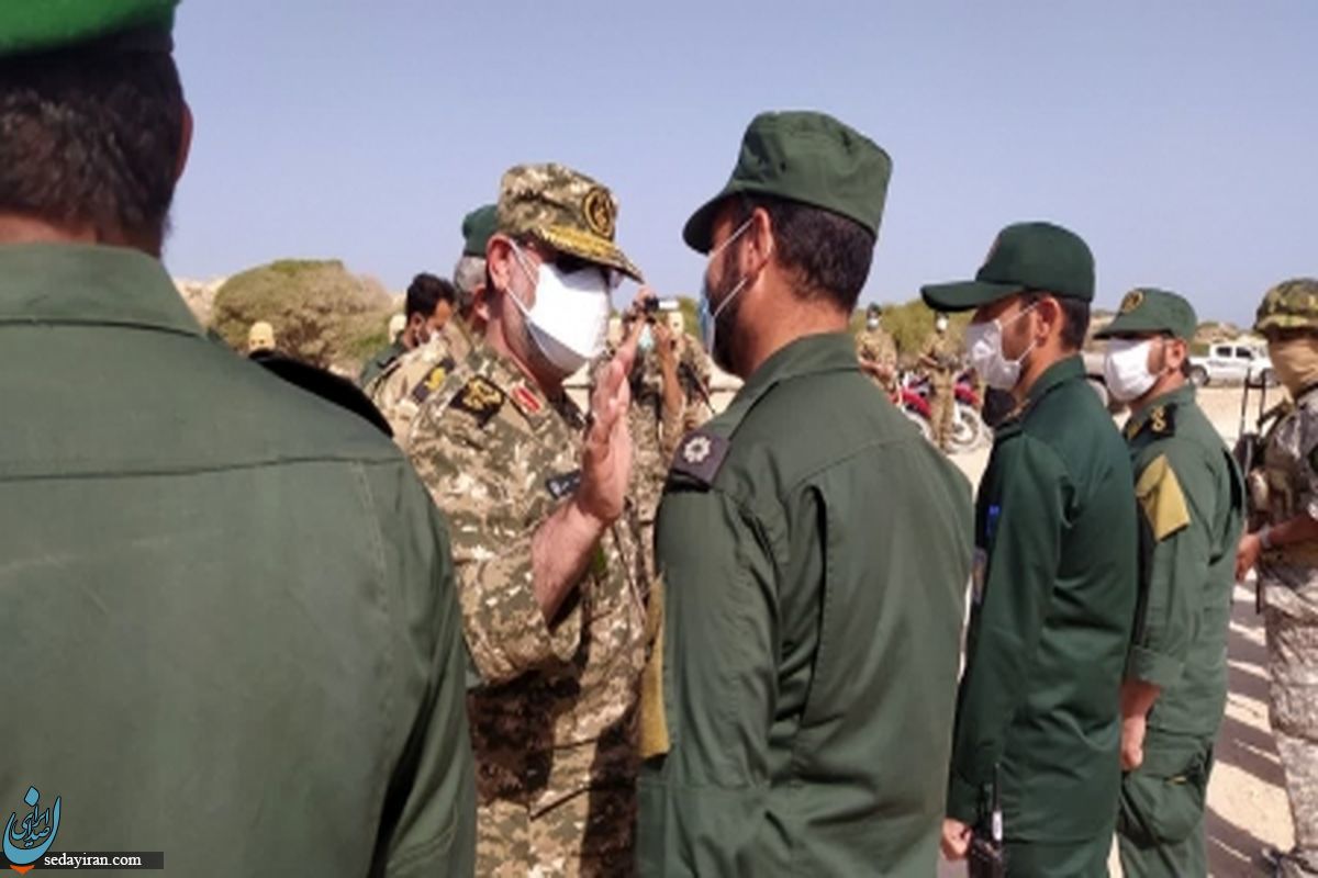 ابلاغ پیام رهبری به رزمندگان جزایر سیری و فارور توسط دریادار تنگسیری