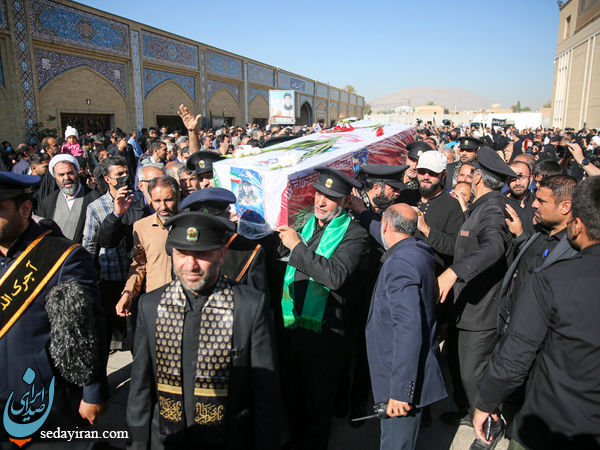 (تصاویر) مراسم خاکسپاری شهدای شاهچراغ در شیراز
