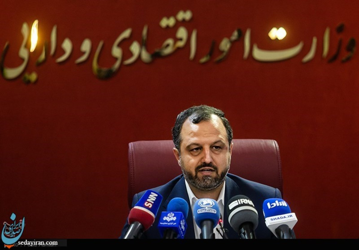 خاندوزی: تورم فصلی بخش صنعت 14.8 درصد کاهش داشته است
