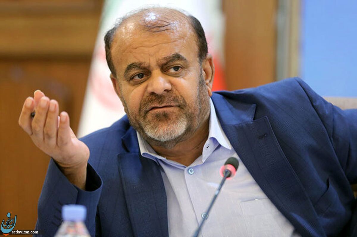 (تصاویر) طواف پیکر رستم قاسمی در حرم رضوی