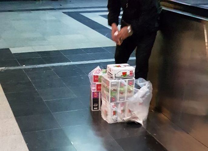 چای دبش در برخی ایستگاه های متروی تهران / عکس